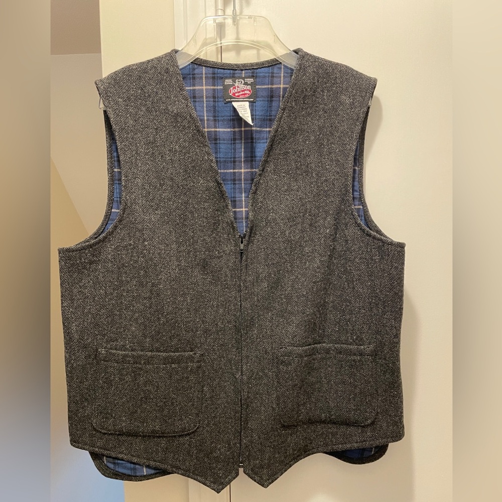 Johnson Woolen Mills Men's Gray Herringbone Wool Vest